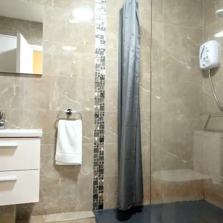 Deluxe City Centre Apartment *